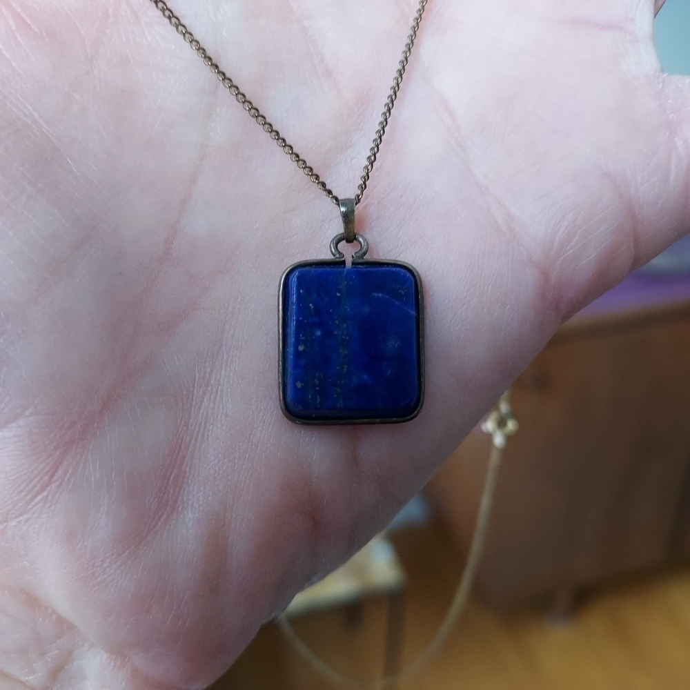 Vintage 1970s Polished Lapis Lazuli Pendant with Gold-tone Chain - Picture 5 of 6